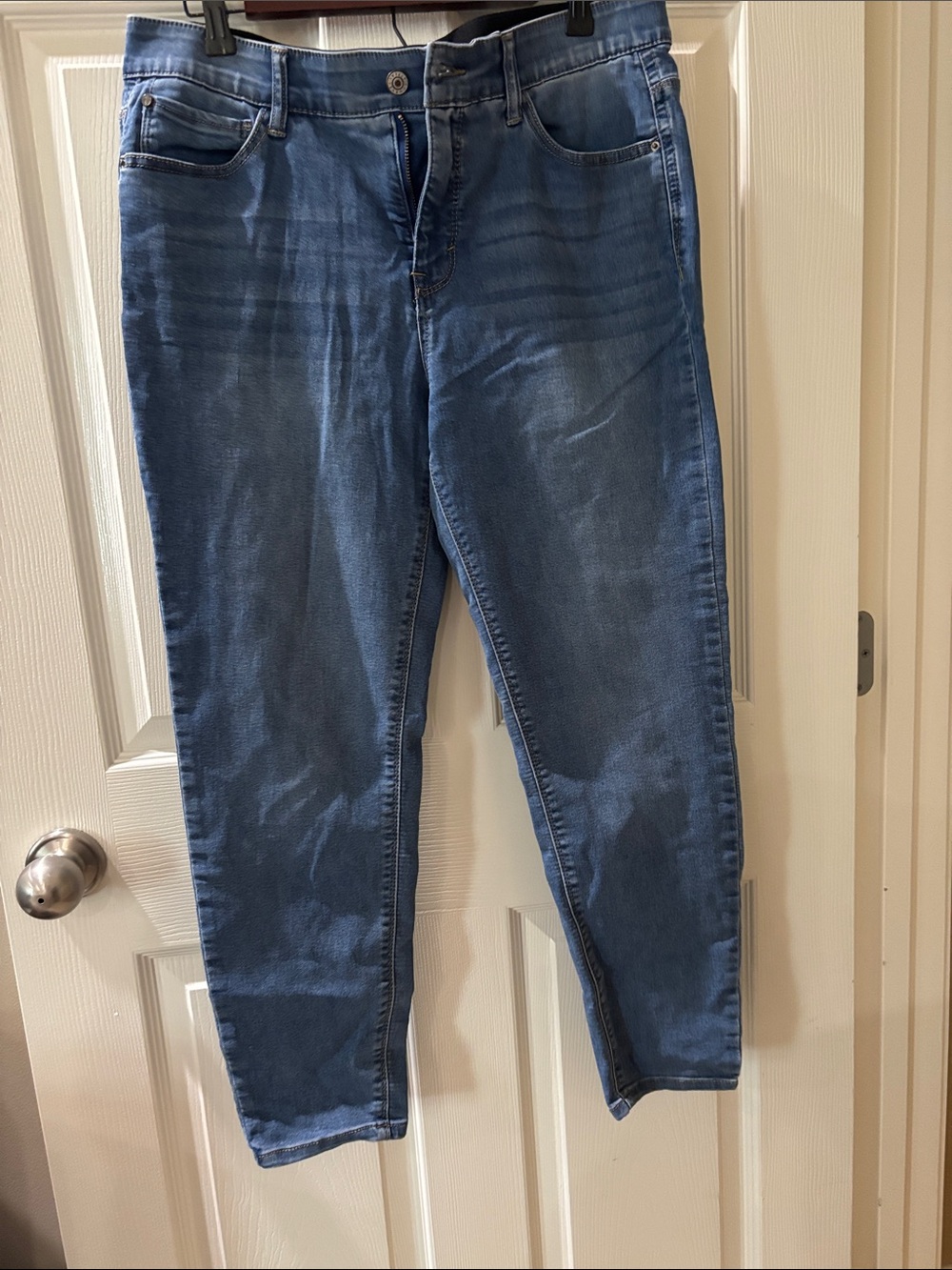 Women's Mid-Rise Skinny Jeans in Medium Blue